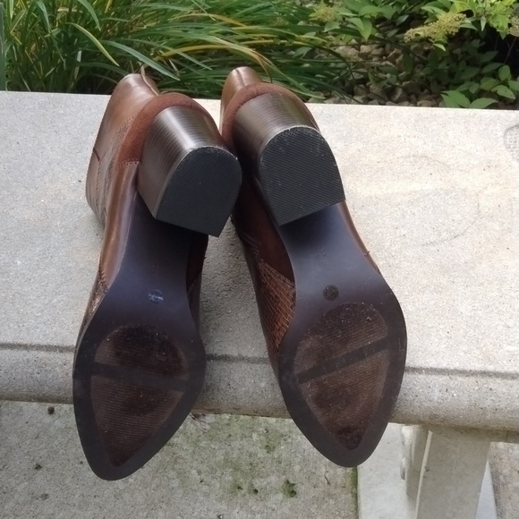 Liz Claiborne Cambridge  Block Heel Boots Sz 8, Cognac/Brown - Picture 9 of 12